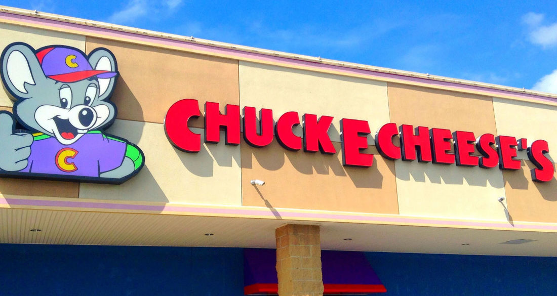 50-person Brawl Breaks Out At Chuck E. Cheese During Kid's First 