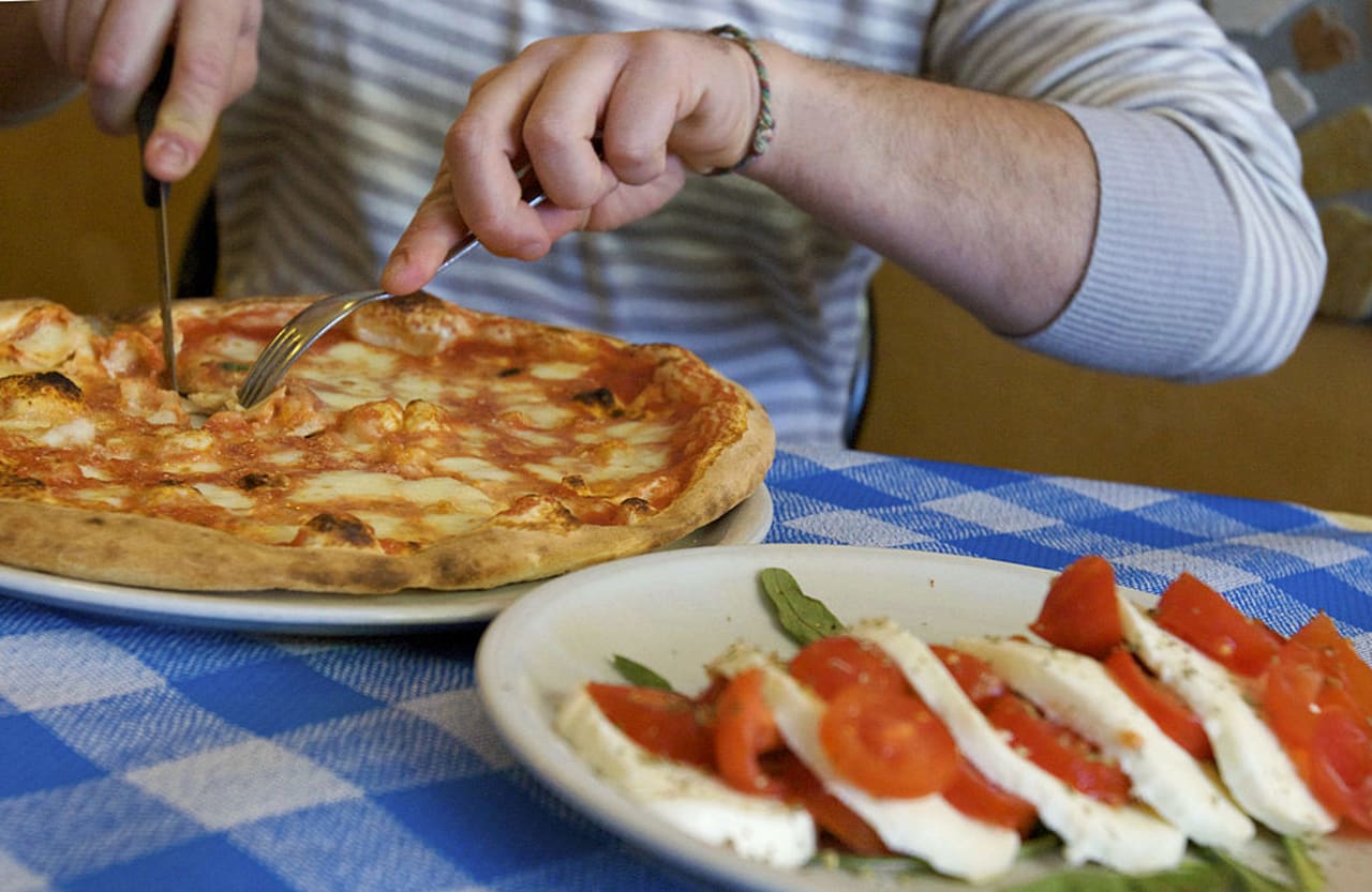 8 Bogus Pizza Myths Debunked First We Feast