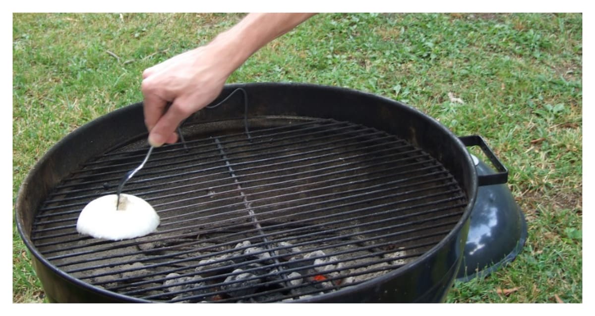 Use A Muffin Tray To Serve Condiments At A Bbq 15 Grilling - 