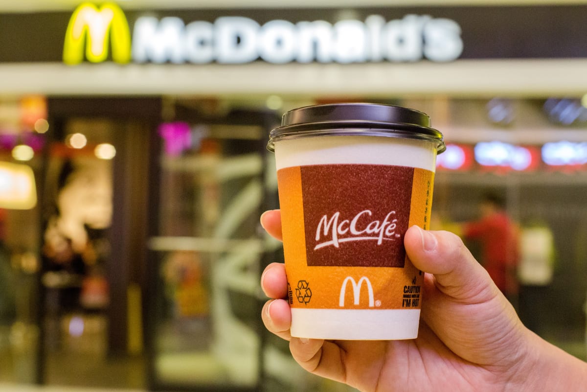 the-internet-thinks-this-mcdonald-s-holiday-cup-looks-like-a-butt